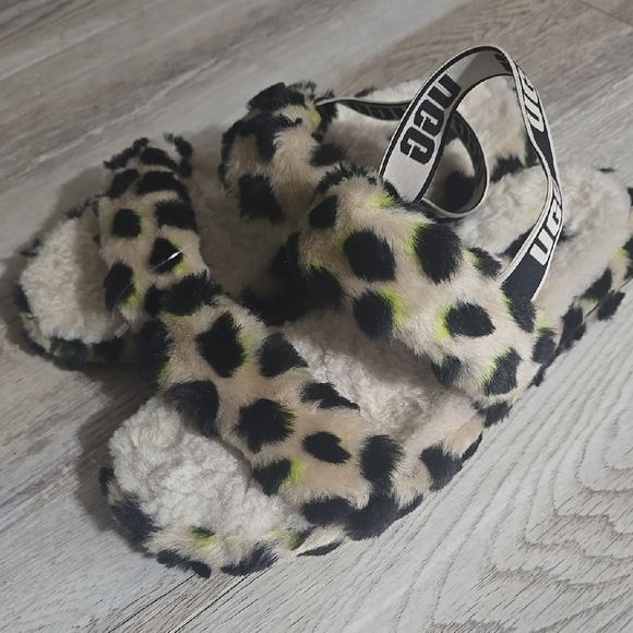 UGG Fuzzy Leopard Print Sandals - Picture 5 of 5